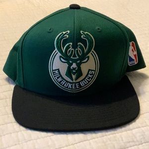 Mitchell & Ness Milwaukee Bucks SnapBack Hat